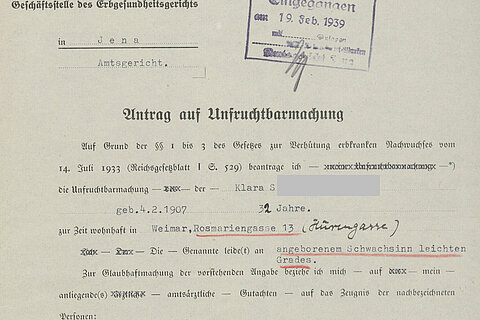 Ausgefülltes Formular zur Beantragung der Unfruchtbarmachung von Klara S., unterschrieben von Amtsarzt Freienstein. 